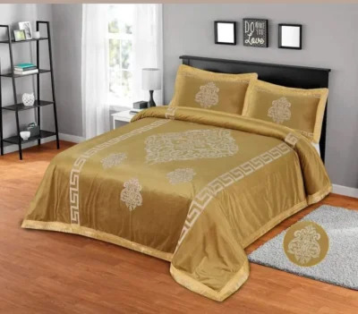 Luxury Velvet Bedsheet Set with Laser Cutting Motif & 2 Pillow Covers - Image 3